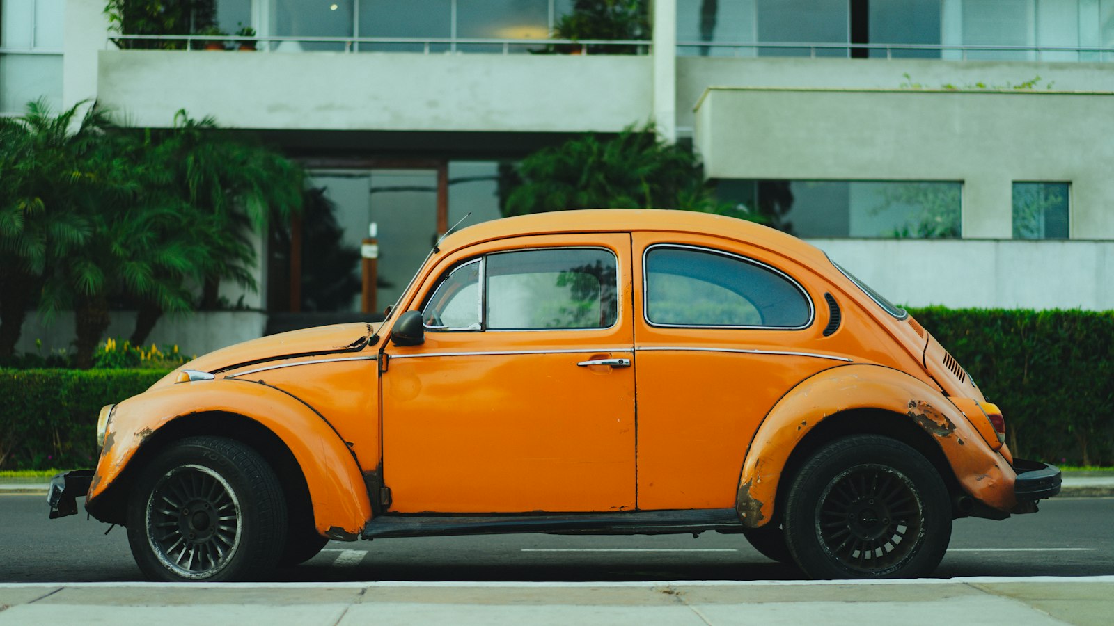 Automóvil particular en calle urbana, el tipo de vehículo de la clase B